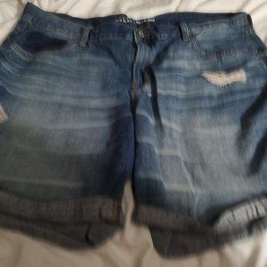 Old Navy Women's Shorts Size 16 Boyfriend Shorts Used.